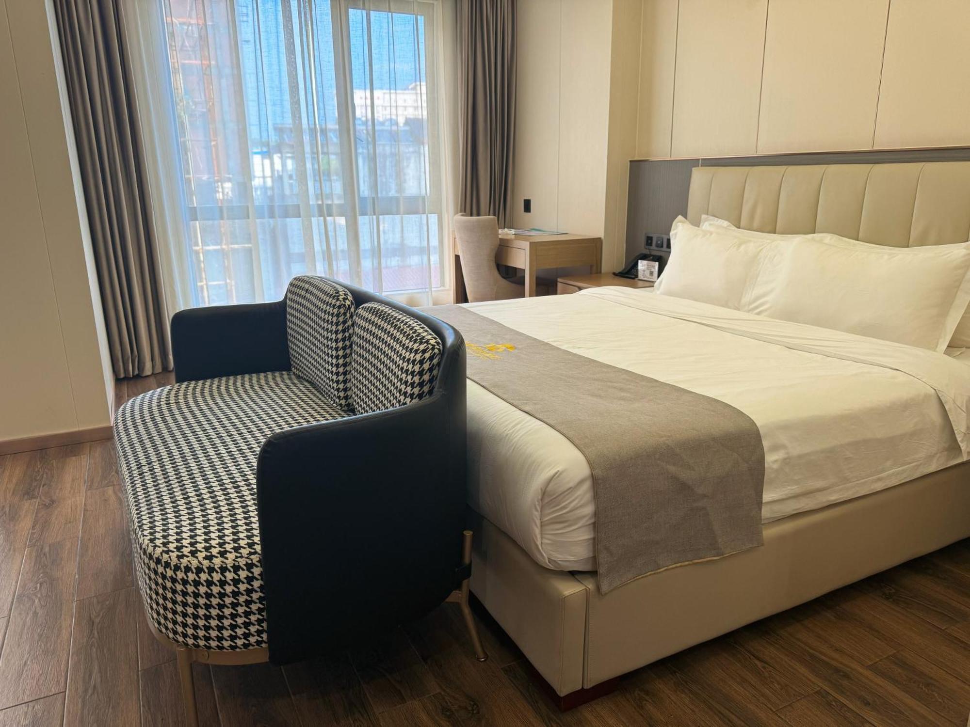 Bole Jing Pin Hotel Сиханоуквил Екстериор снимка